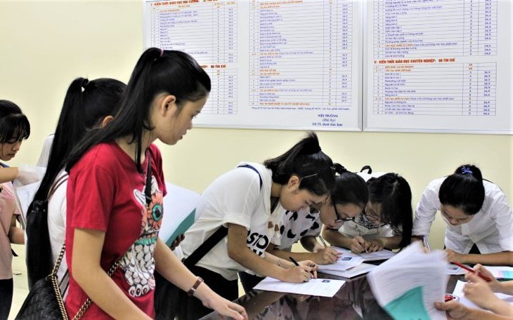 Tân sinh viên cần cảnh giác những "lời mật ngọt’ từ môi giới việc làm