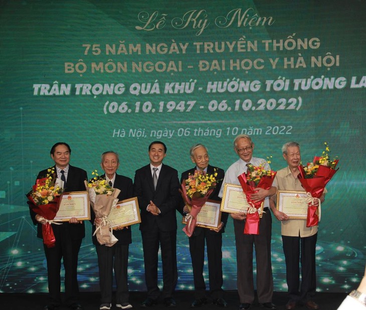 Thứ trưởng Bộ Y tế: Nhiều tên tuổi thầy thuốc ngoại khoa của Việt Nam vang danh, được thế giới ghi nhận - Ảnh 1.