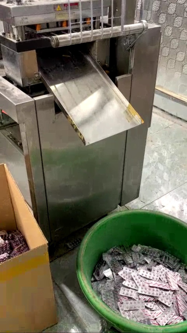 Nóng: Phát hiện cơ sở sản xuất thuốc giả mạo, trái phép 'khủng' ở ngoại thành Hà Nội - Ảnh 3. Nóng: Phát hiện cơ sở sản xuất thuốc giả mạo, trái phép 'khủng' ở ngoại thành Hà Nội - Ảnh 3.