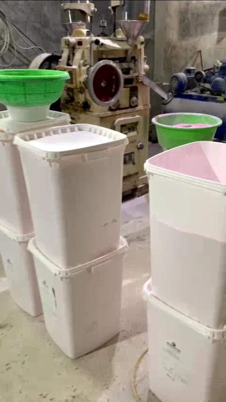 Nóng: Phát hiện cơ sở sản xuất thuốc giả mạo, trái phép 'khủng' ở ngoại thành Hà Nội - Ảnh 2. Nóng: Phát hiện cơ sở sản xuất thuốc giả mạo, trái phép 'khủng' ở ngoại thành Hà Nội - Ảnh 2.