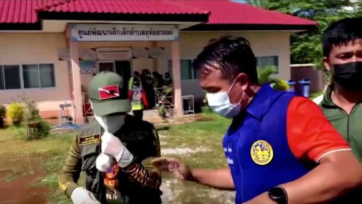 Thủ phạm vụ xả súng ở Thái Lan giết vợ và con trước khi tự sát - Ảnh 3. Thủ phạm vụ xả súng ở Thái Lan giết vợ và con trước khi tự sát - Ảnh 3.
