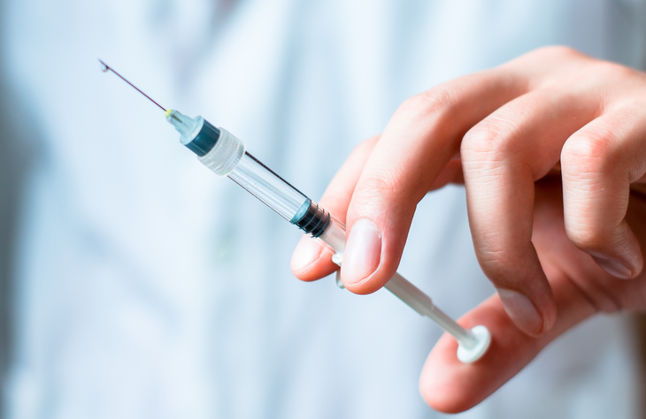 Bác sĩ  lý giải nguy cơ lây nhiễm HIV ở bệnh nhân nghiện ma tuý?   - Ảnh 1.