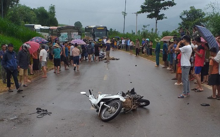 Va chạm với xe tải trên Quốc lộ 6, người đàn ông đi xe máy tử vong