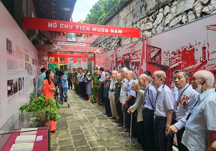 68 năm, nguyên vẹn ký ức Ngày Giải phóng Thủ đô - Ảnh 1.
