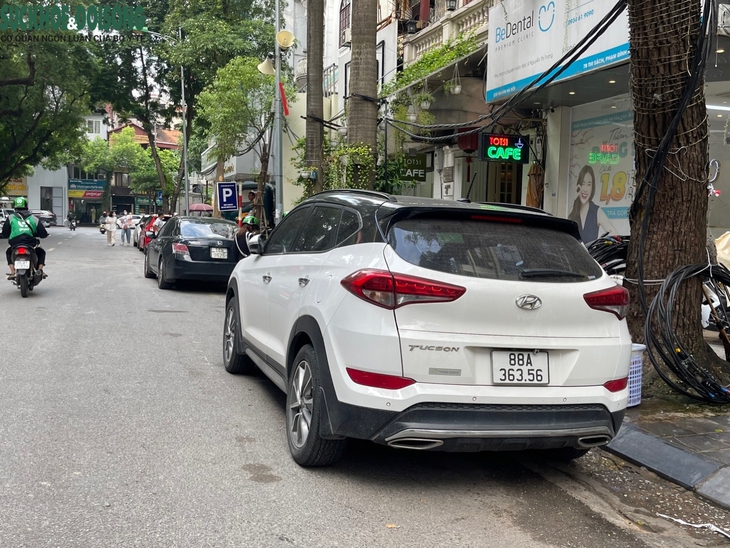 Hà Nội: Tràn lan vi phạm tại phố đỗ xe ngày chẵn, lẻ - Ảnh 7.