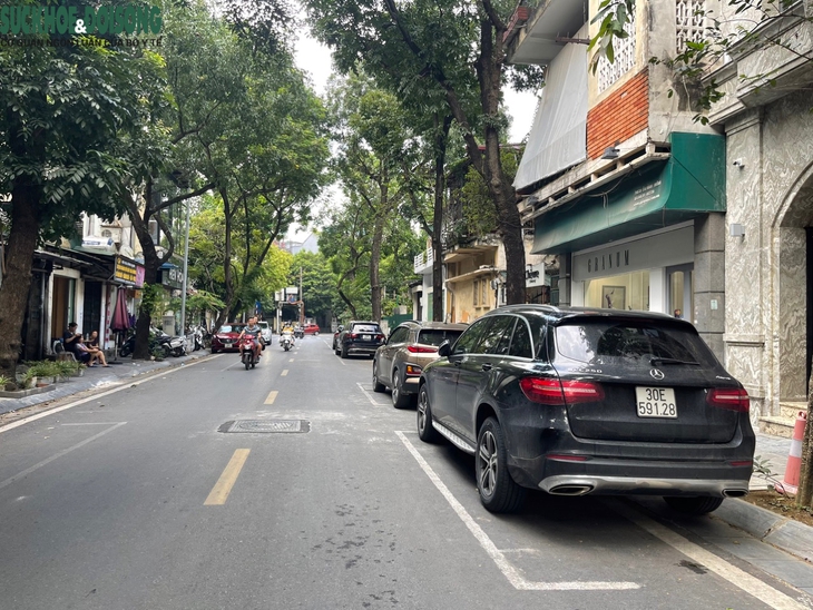 Hà Nội: Tràn lan vi phạm tại phố đỗ xe ngày chẵn, lẻ - Ảnh 3.