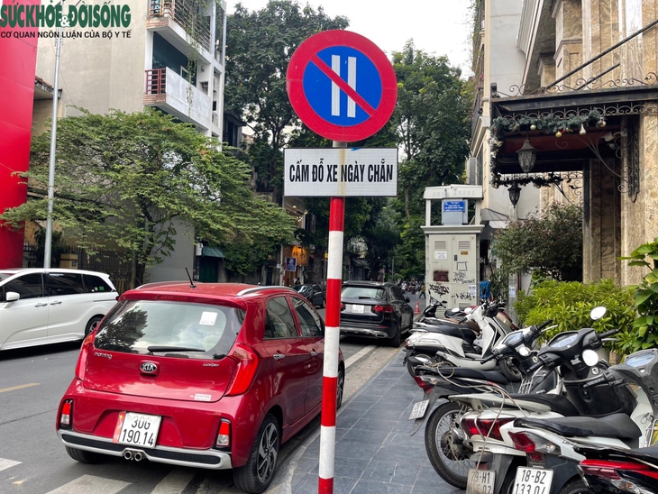 Hà Nội: Tràn lan vi phạm tại phố đỗ xe ngày chẵn, lẻ - Ảnh 1.