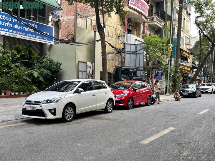 Hà Nội: Tràn lan vi phạm tại phố đỗ xe ngày chẵn, lẻ - Ảnh 8.