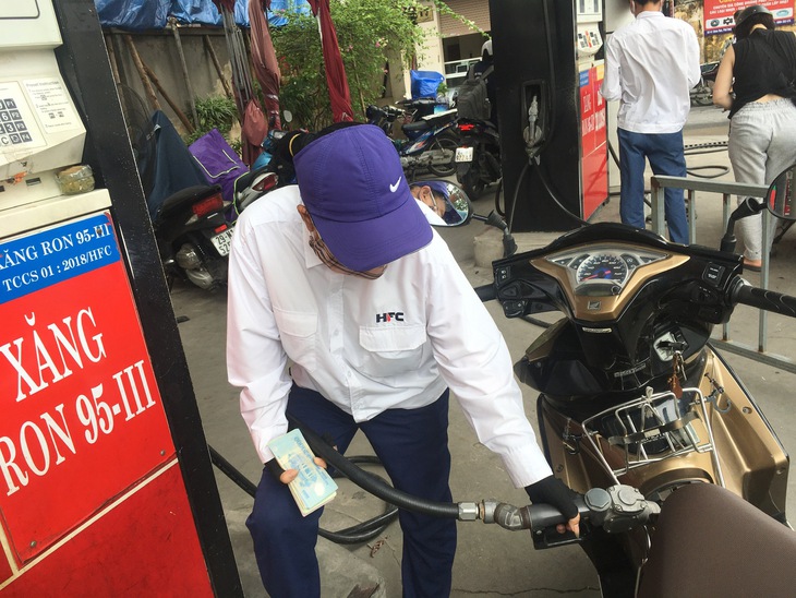 Giá xăng hôm nay tăng thứ 3 liên tiếp trong một tháng - Ảnh 2. Giá xăng hôm nay tăng thứ 3 liên tiếp trong một tháng - Ảnh 2.