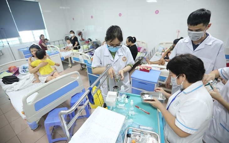 Dấu hiệu cảnh báo nguy hiểm trong sốt xuất huyết ở trẻ em