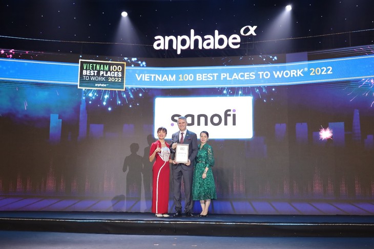 Sanofi thăng hạng, giữ vị trí cao trong “Top 100 nơi làm việc tốt nhất Việt Nam 2022” - Ảnh 1. Sanofi thăng hạng, giữ vị trí cao trong “Top 100 nơi làm việc tốt nhất Việt Nam 2022” - Ảnh 1.