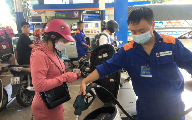 Giá xăng dầu sẽ tiếp tục tăng trong ngày mai?