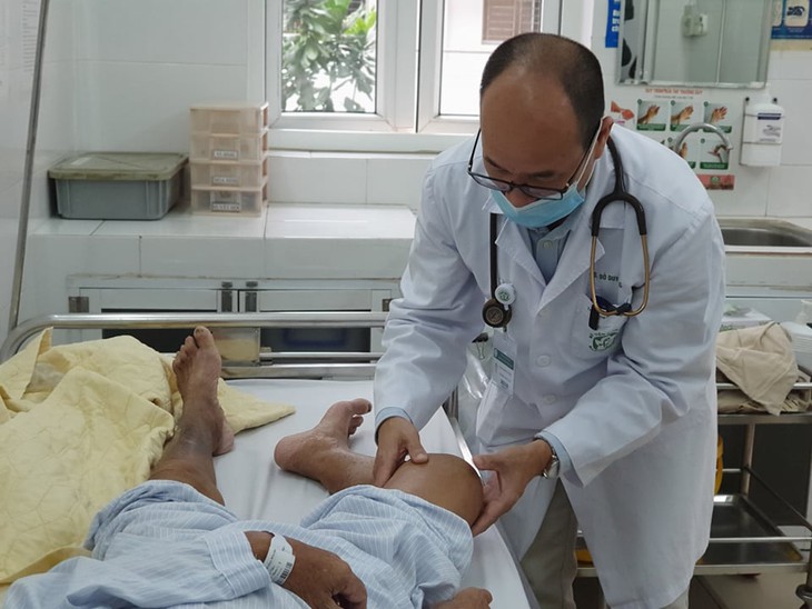 Nhiều người nhiễm loại vi khuẩn có trong bùn đất, 7 cách phòng bệnh cần biết - Ảnh 2.