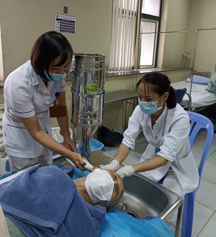 Xúc động 'Tri ân người bệnh' ở Bệnh viện Hữu Nghị - Ảnh 3. Xúc động 'Tri ân người bệnh' ở Bệnh viện Hữu Nghị - Ảnh 3.