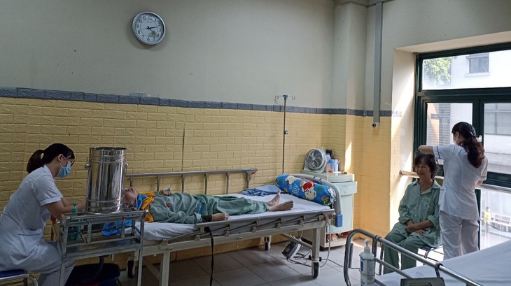 Xúc động 'Tri ân người bệnh' ở Bệnh viện Hữu Nghị - Ảnh 5. Xúc động 'Tri ân người bệnh' ở Bệnh viện Hữu Nghị - Ảnh 5.