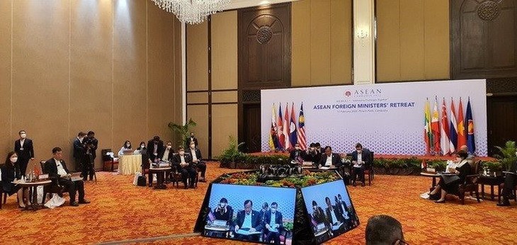 Hội nghị cấp cao ASEAN 40, 41: Cùng hành động ứng phó các thách thức - Ảnh 4.