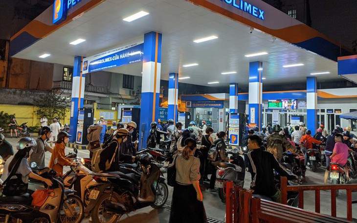 Thủ tướng yêu cầu giải quyết dứt điểm tình trạng thiếu xăng dầu cục bộ