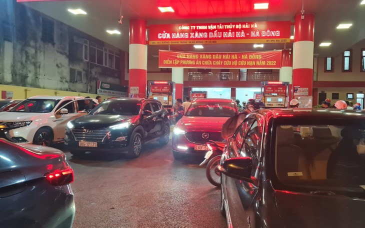Kiến nghị cho 114 xe ô tô vận chuyển xăng dầu hoạt động 24/24h ở thủ đô