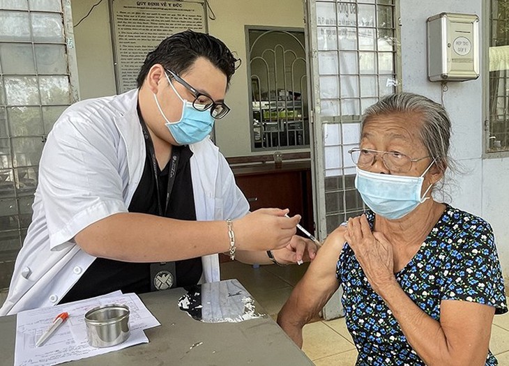 Đồng Nai bàn giải pháp đẩy nhanh tốc độ tiêm vaccine phòng COVID-19 - Ảnh 1. Đồng Nai bàn giải pháp đẩy nhanh tốc độ tiêm vaccine phòng COVID-19 - Ảnh 1.