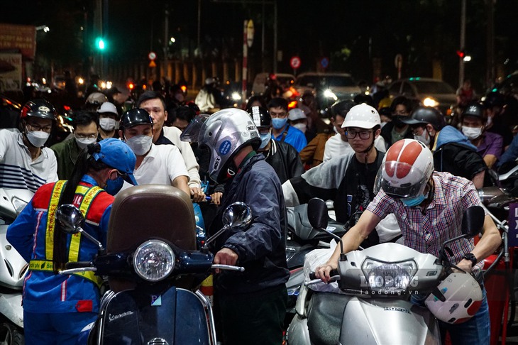 Thủ tướng: 'Tuyệt đối không để thiếu hụt, đứt gãy nguồn cung xăng dầu trong mọi tình huống' - Ảnh 3. Thủ tướng: 'Tuyệt đối không để thiếu hụt, đứt gãy nguồn cung xăng dầu trong mọi tình huống' - Ảnh 3.