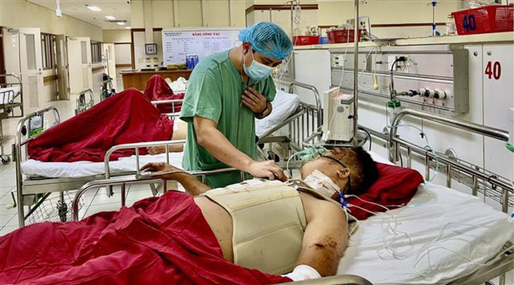 Thông tin mới vụ xe khách giường nằm gây tai nạn khiến 15 người thương vong - Ảnh 4. Thông tin mới vụ xe khách giường nằm gây tai nạn khiến 15 người thương vong - Ảnh 4.