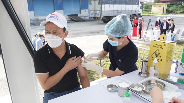 Thừa Thiên Huế đẩy nhanh tiến độ tiêm chủng vaccine phòng COVID-19 - Ảnh 2. Thừa Thiên Huế đẩy nhanh tiến độ tiêm chủng vaccine phòng COVID-19 - Ảnh 2.