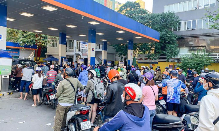Thủ tướng: 'Tuyệt đối không để thiếu hụt, đứt gãy nguồn cung xăng dầu trong mọi tình huống' - Ảnh 1. Thủ tướng: 'Tuyệt đối không để thiếu hụt, đứt gãy nguồn cung xăng dầu trong mọi tình huống' - Ảnh 1.
