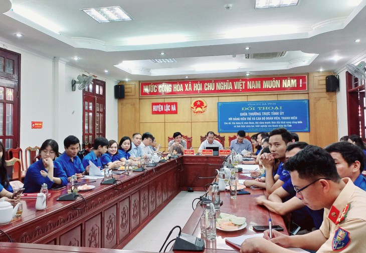 Thường trực Tỉnh uỷ Hà Tĩnh đối thoại với đảng viên trẻ và cán bộ, đoàn viên thanh niên - Ảnh 5.