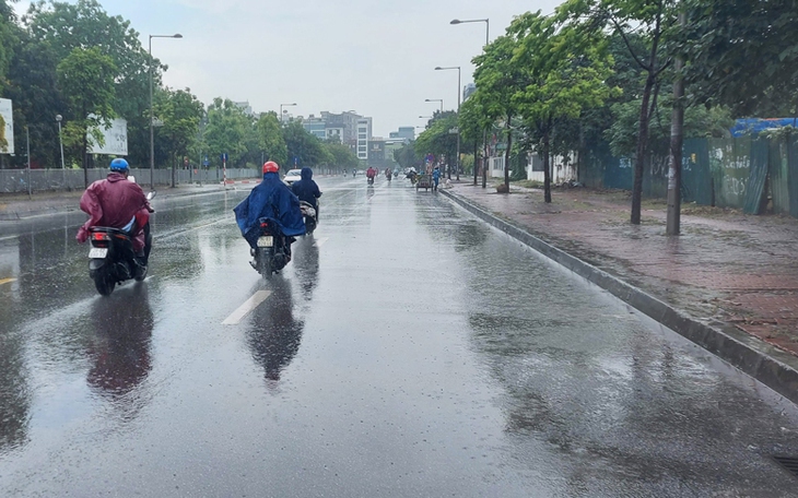 Miền Bắc mưa dông dài ngày trước khi đón không khí lạnh mạnh