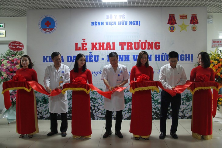 Bệnh viện Hữu Nghị có thêm Khoa Da liễu - Ảnh 2.