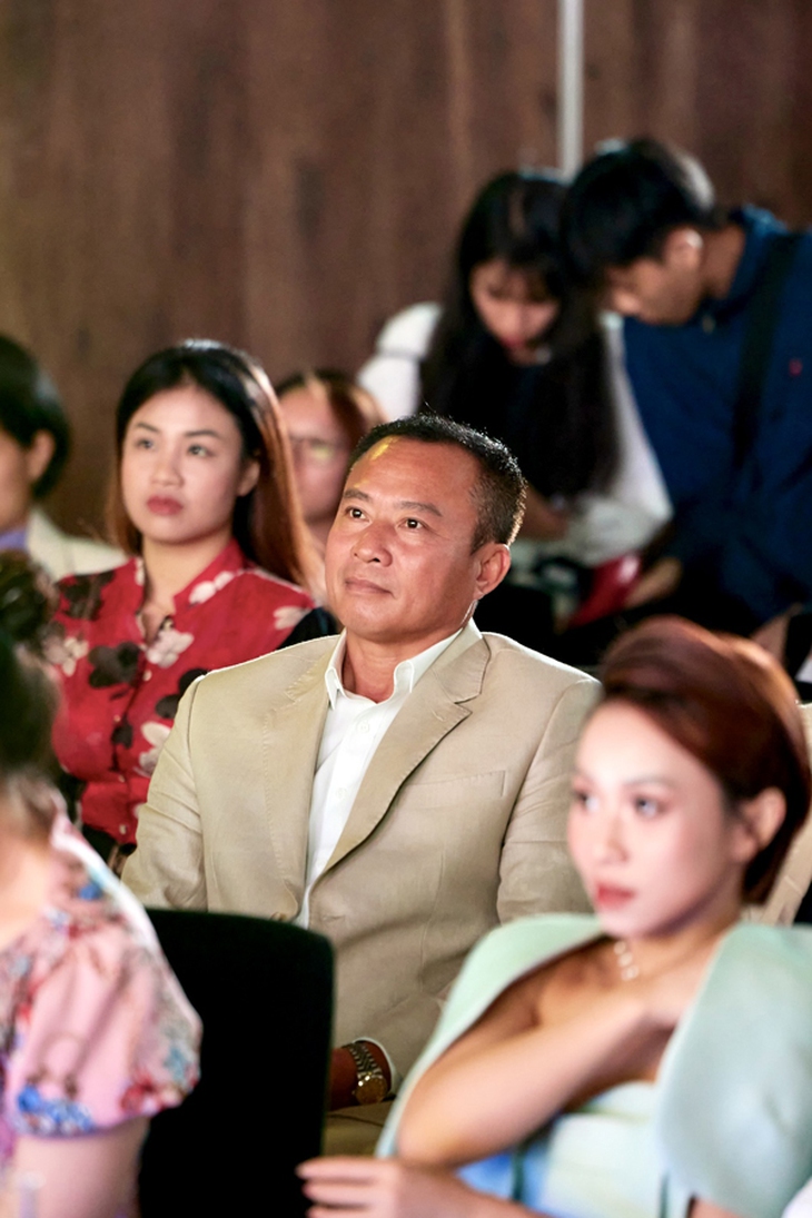 Ca sĩ đại gia Vy Oanh được nhà chồng yêu thương ra sao? - Ảnh 5. Ca sĩ đại gia Vy Oanh được nhà chồng yêu thương ra sao? - Ảnh 5.