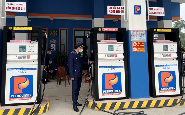 Thời tiết xấu khiến đặc khu Phú Quý thiếu xăng dầu cục bộ- Ảnh 3.