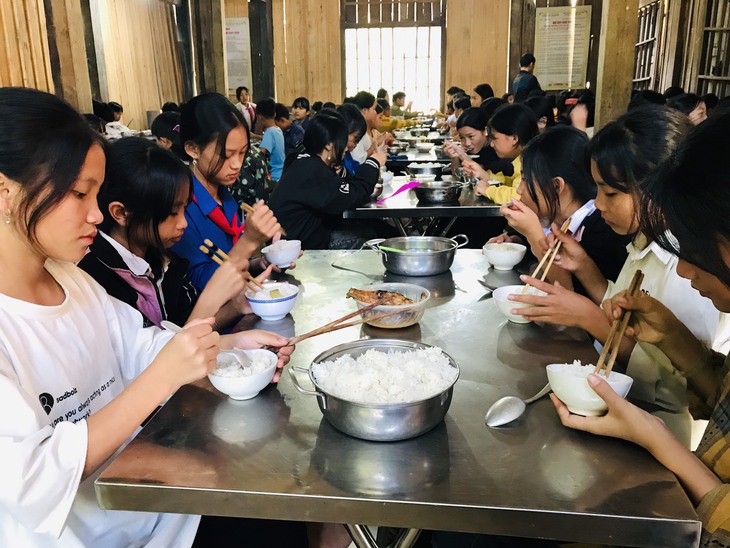 Những người "gieo con chữ” nơi miền biên giới - Ảnh 5.