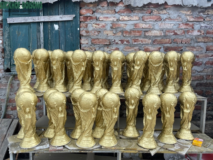 Chiêm ngưỡng 'cúp vàng World Cup' tại làng nghề Hà Nội - Ảnh 8.
