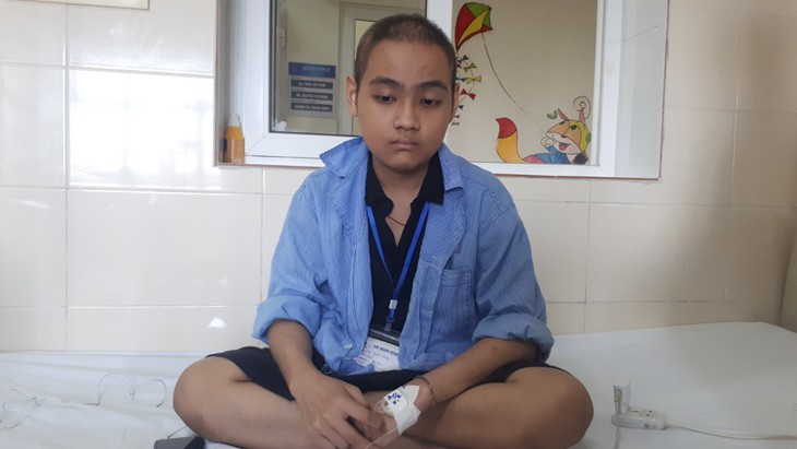 Em Lê Nam Vượng bị bệnh u lympho tiếp tục đón nhận sự quan tâm của bạn đọc - Ảnh 1. Em Lê Nam Vượng bị bệnh u lympho tiếp tục đón nhận sự quan tâm của bạn đọc - Ảnh 1.