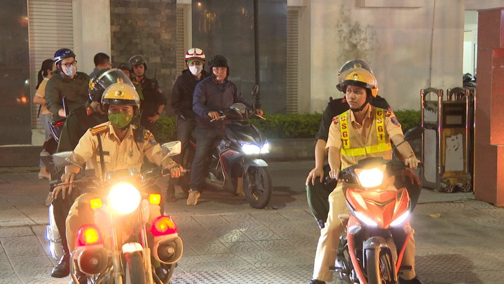 Tổ công tác đặc biệt xử lý nhiều "quái xế" gây náo loạn đường phố về đêm - Ảnh 1.