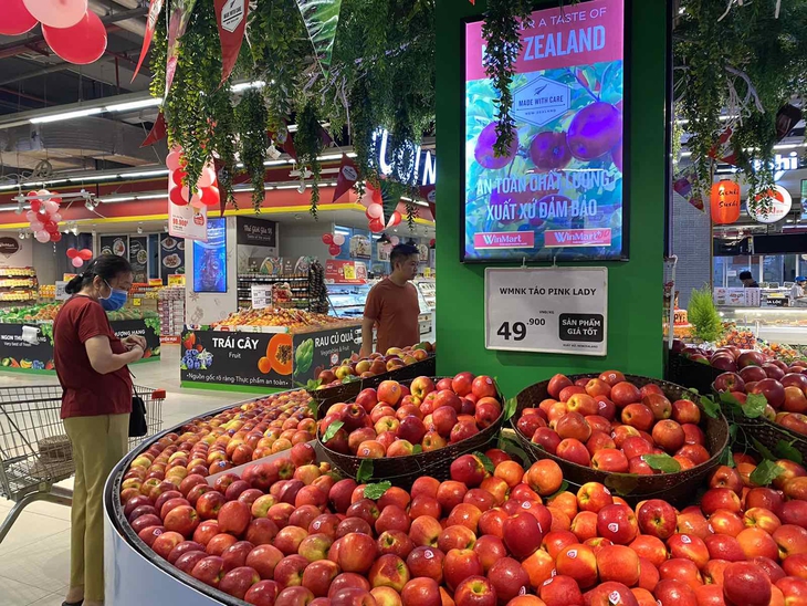 Tổng Lãnh sự quán New Zealand khảo sát thị trường sản phẩm nhập khẩu Việt Nam tại siêu thị WinMart - Ảnh 3.