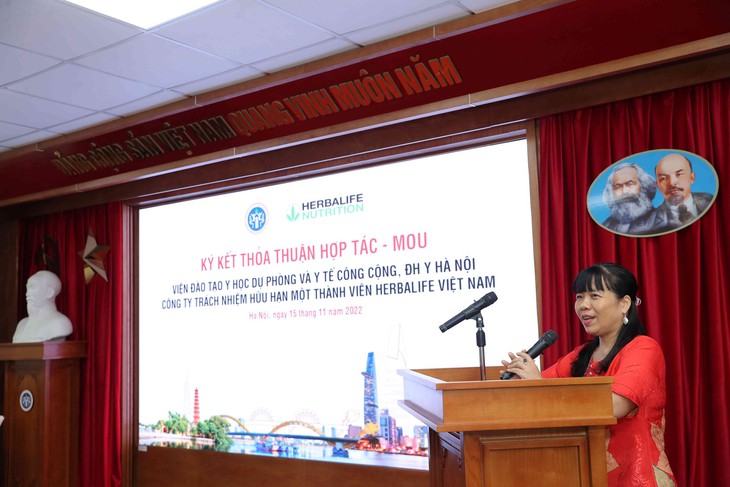Herbalife Việt Nam trao học bổng cho 20 sinh viên, bác sĩ Đại học Y Hà Nội - Ảnh 2. Herbalife Việt Nam trao học bổng cho 20 sinh viên, bác sĩ Đại học Y Hà Nội - Ảnh 2.