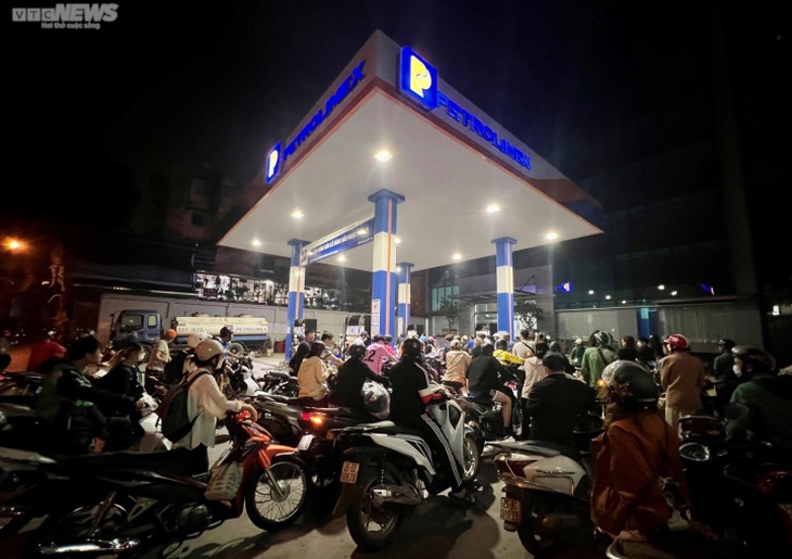 Bộ Công Thương yêu cầu doanh nghiệp đầu mối phải cấp đủ xăng dầu cho thị trường - Ảnh 1. Bộ Công Thương yêu cầu doanh nghiệp đầu mối phải cấp đủ xăng dầu cho thị trường - 1