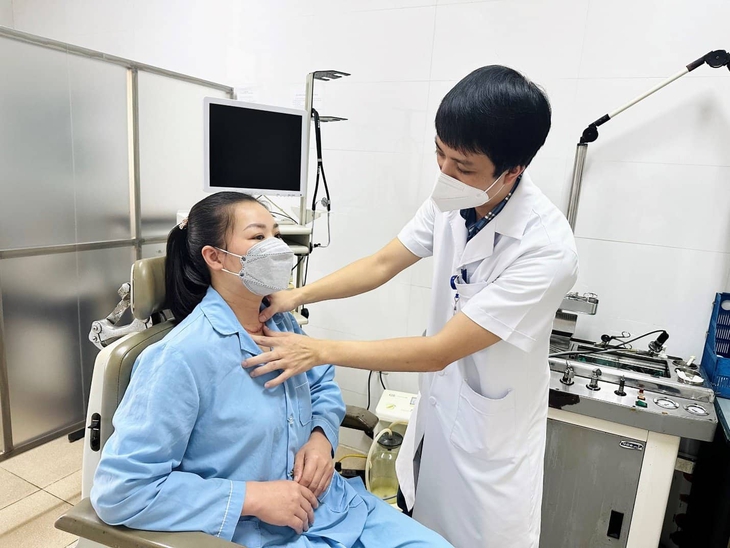 Phẫu thuật thành công 2 ca ung thư tuyến giáp bằng dao siêu âm - Ảnh 2.
