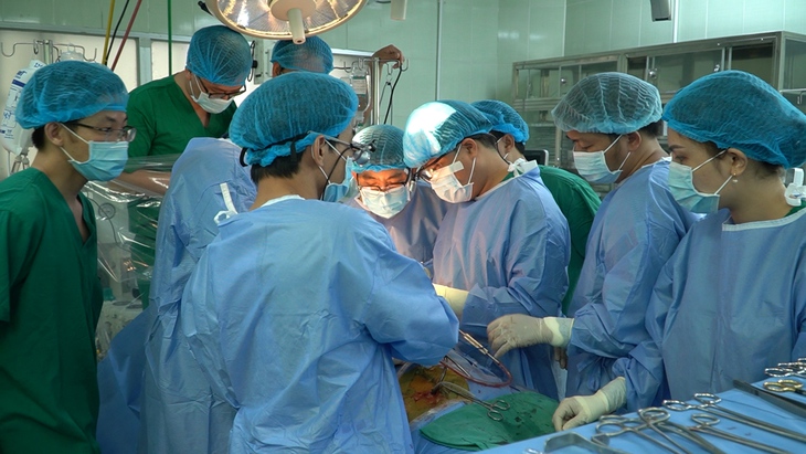 Lần đầu tiên tại Việt Nam, Bệnh viện Chợ Rẫy ghép da từ người hiến chết não - Ảnh 3. Lần đầu tiên tại Việt Nam, Bệnh viện Chợ Rẫy ghép da từ người hiến chết não - Ảnh 3.