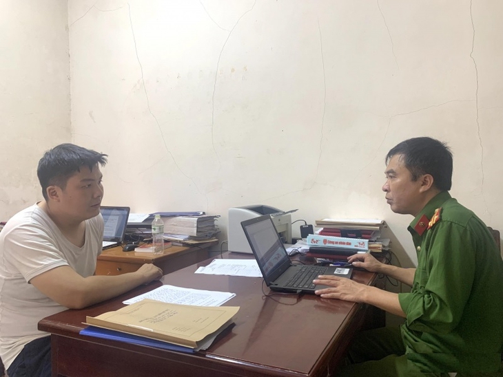 Cảnh sát kể lại khoảnh khắc bắt giữ đối tượng mang súng giả đi cướp ngân hàng - Ảnh 7.