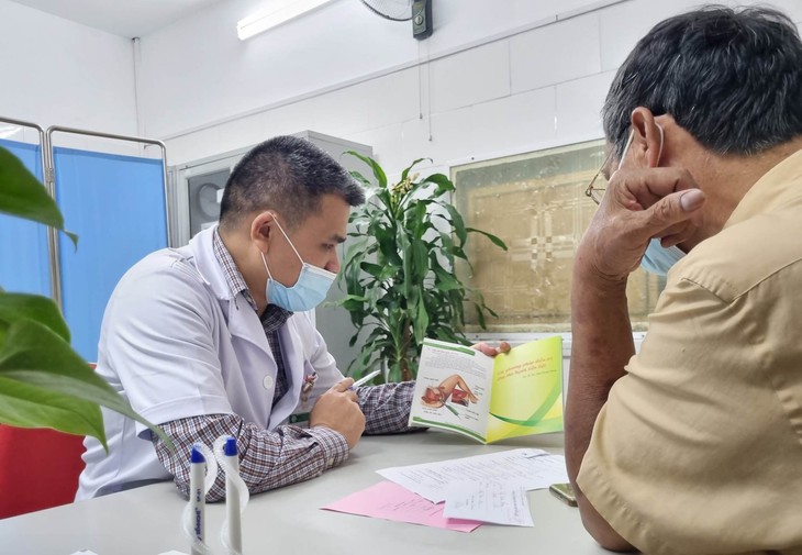80% bệnh nhân mắc ung thư tuyến tiền liệt phát hiện muộn, chuyên gia BV Bạch Mai khuyến cáo gì? - Ảnh 1. 80% bệnh nhân mắc ung thư tuyến tiền liệt phát hiện muộn, chuyên gia BV Bạch Mai khuyến cáo gì? - Ảnh 1.