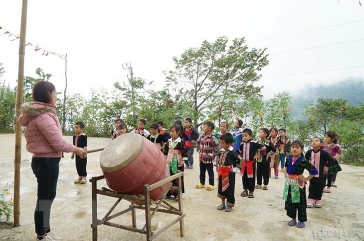 Nhung thay co khien thanh xuan cua hoc tro tro nen ruc ro hinh anh 1