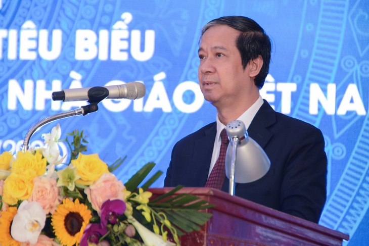 Bộ trưởng Bộ GDĐT: "Giáo dục tạo ra sự thay đổi, sự tiến bộ và là bà đỡ cho những ý tưởng mới" - Ảnh 2. Bộ trưởng Bộ GDĐT: "Giáo dục tạo ra sự thay đổi, sự tiến bộ và là bà đỡ cho những ý tưởng mới" - Ảnh 2.