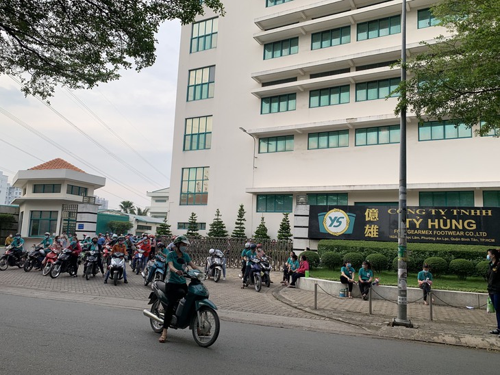 Bỗng dưng mất việc, hàng ngàn công nhân phải về quê ăn Tết sớm - Ảnh 3.