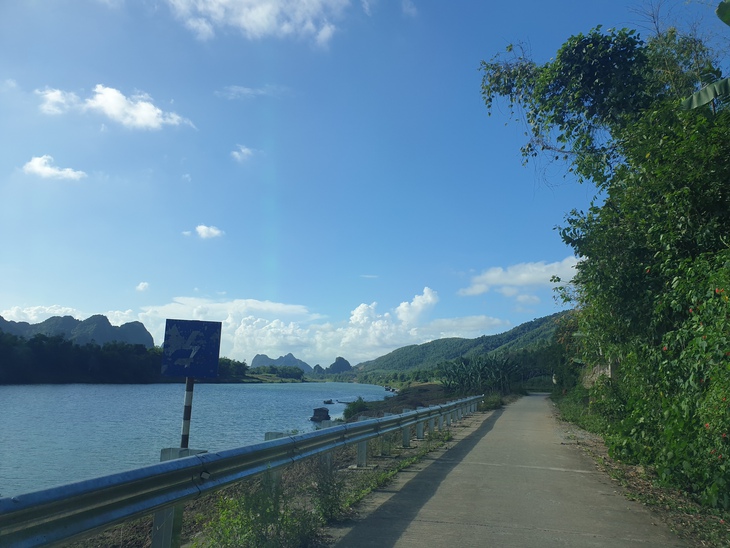 Gửi một phần thân thể nơi chiến trường rồi về quê cùng vợ nuôi lớn 8 người con làm nhiệm vụ "trồng người" - Ảnh 1.