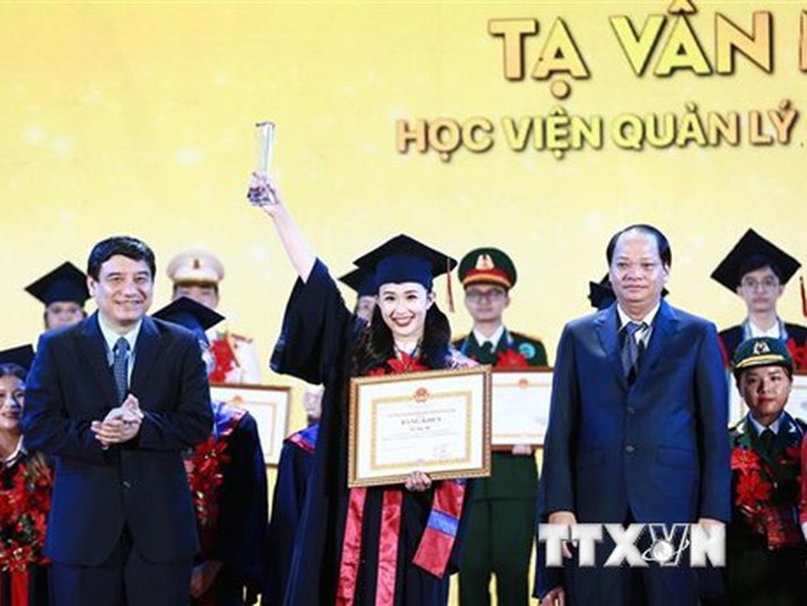 Hà Nội tuyên dương 98 thủ khoa xuất sắc tốt nghiệp các trường đại học