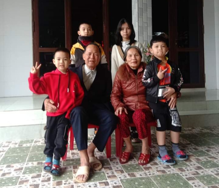 Gửi một phần thân thể nơi chiến trường rồi về quê cùng vợ nuôi lớn 8 người con làm nhiệm vụ "trồng người" - Ảnh 3.