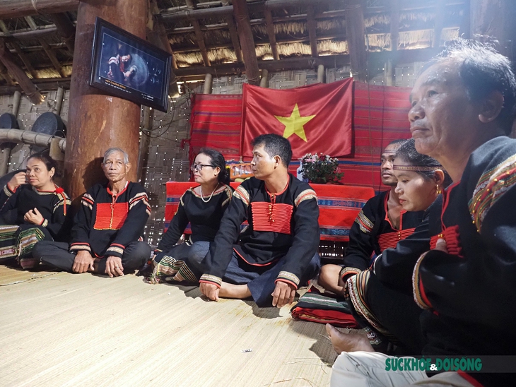 Nét đẹp văn hóa trong lễ nhận con nuôi của người Êđê - Ảnh 2. Nét đẹp văn hóa trong lễ nhận con nuôi của người Êđê - Ảnh 2.
